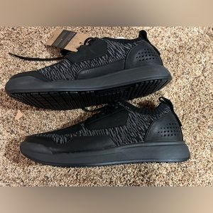 Mozo - Shoes For Crews - Oil & Slip resistant men’s shoes size 11